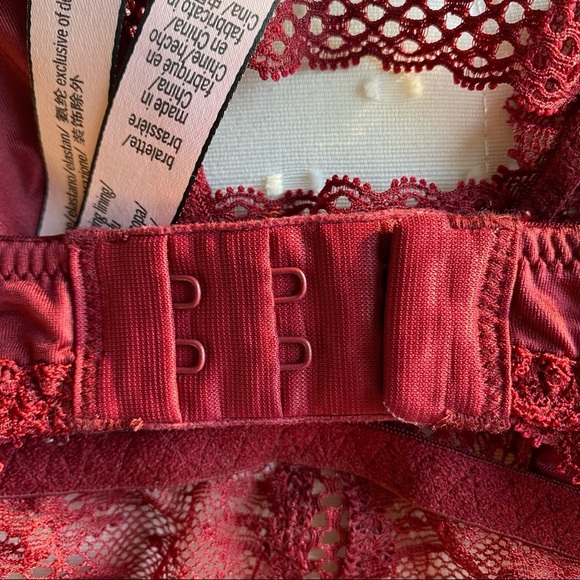 Victoria secrets red bra in perfect condition. Size S - Picture 6 of 7